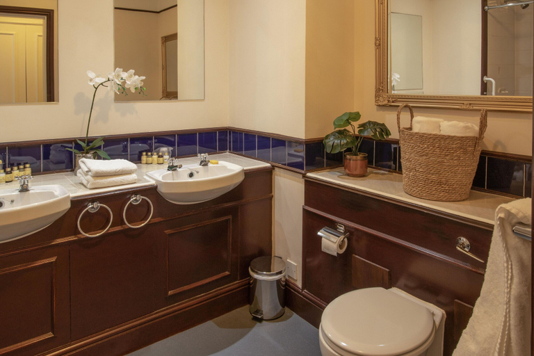 Bathroom 4, Bosworth Hall Hotel & Spa, Leicestershire