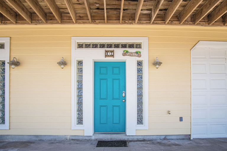 Exterior & Views 2, 3 Sheets To the Zin by Silver Sands Vacation Rentals, Nueces