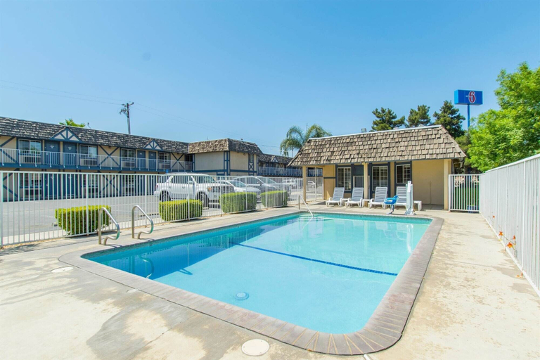 Sport & Beauty 5, Motel 6 Kingsburg, CA, Fresno