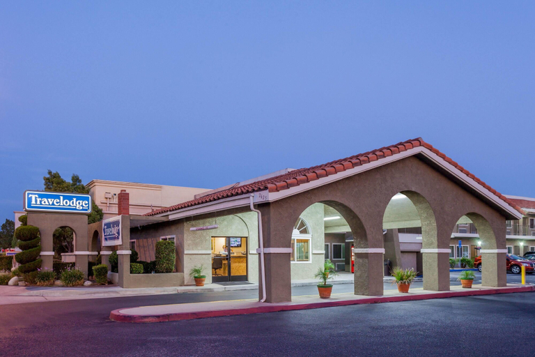 Exterior & Views 1, Travelodge by Wyndham Hemet CA, Riverside