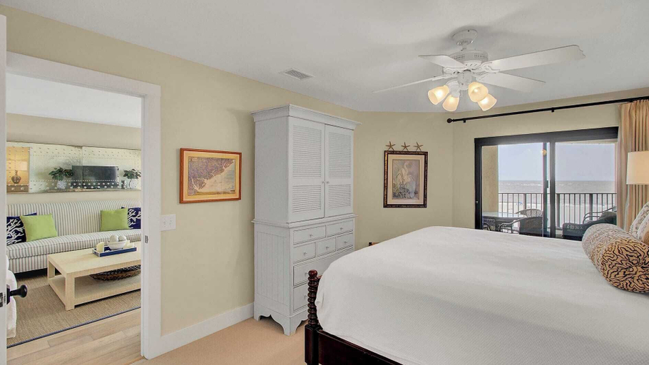 Others 2, 417 Seascape by Avantstay Beachfront Condo w/ Communal Pool Access, Charleston