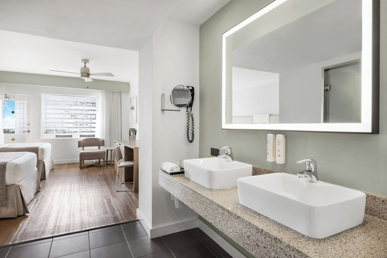 Bathroom 5, Hotel Riu Plaza Miami Beach, Miami-Dade