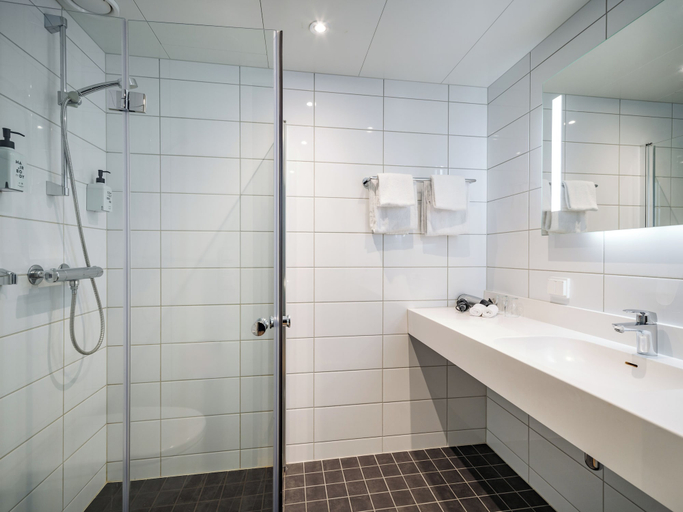 Bathroom 4, Quality Hotel Grand Tromso, Tromsø
