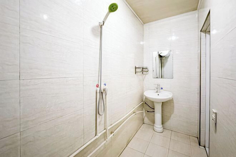Bathroom 4, Yuanlaiju Inn, Jinzhong