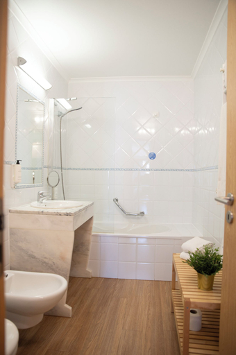 Bathroom 4, WOT Ericeira, Mafra