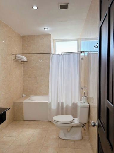 Bathroom 4, Thien An Riverside Hotel, Quảng Ngãi