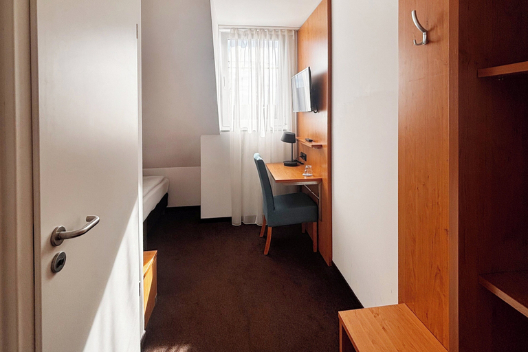 Bedroom 3, Garner Hotel Stuttgart - Zuffenhausen by IHG, Stuttgart