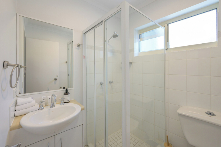 Bathroom 5, 2 Hastings Street, Noosa - Noosa-Noosaville
