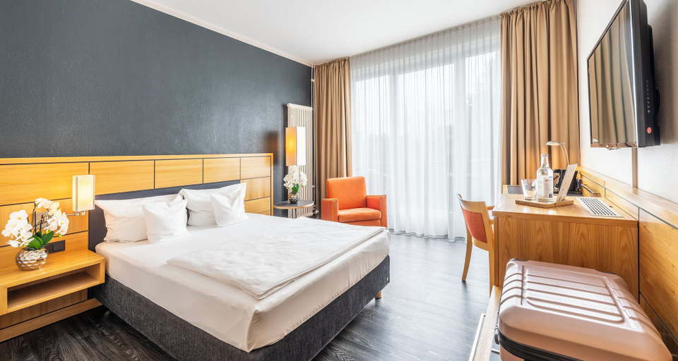 Bedroom 4, PLAZA INN Heidehof, Celle