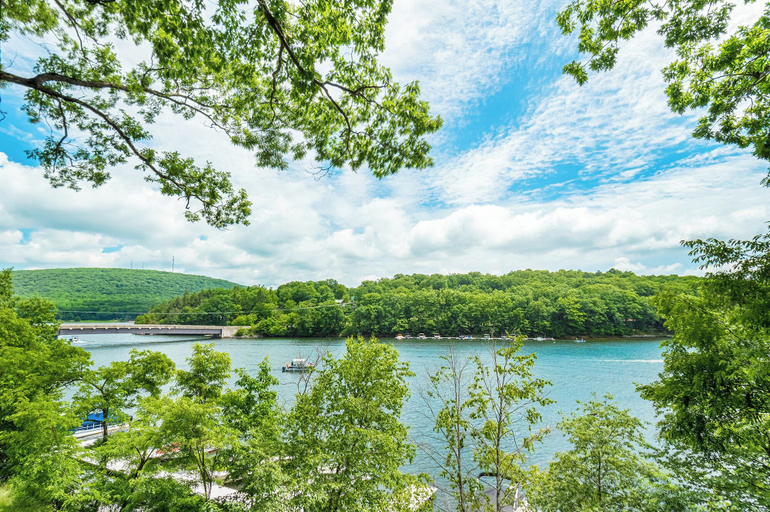 Others 5, 180 Degrees by Taylor Made Deep Creek, Garrett