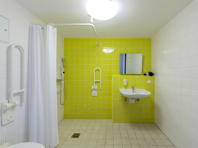 Bathroom 5, B&B Hotel Oberhausen am Centro, Oberhausen