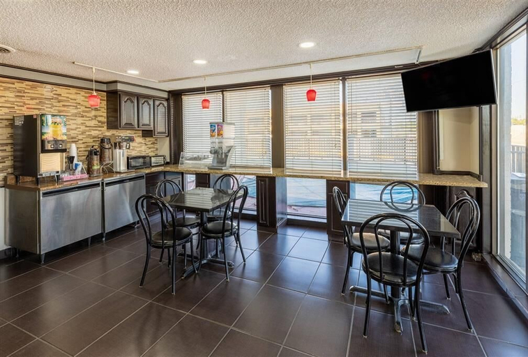 Food & Drinks, Economy Suites - Fairgrounds, Tulsa