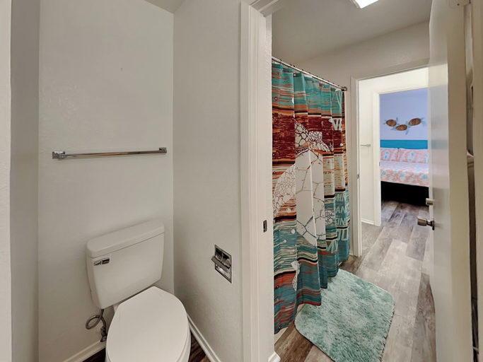 Bathroom 3, La Buena Vida by Miss Kitty’s, Aransas