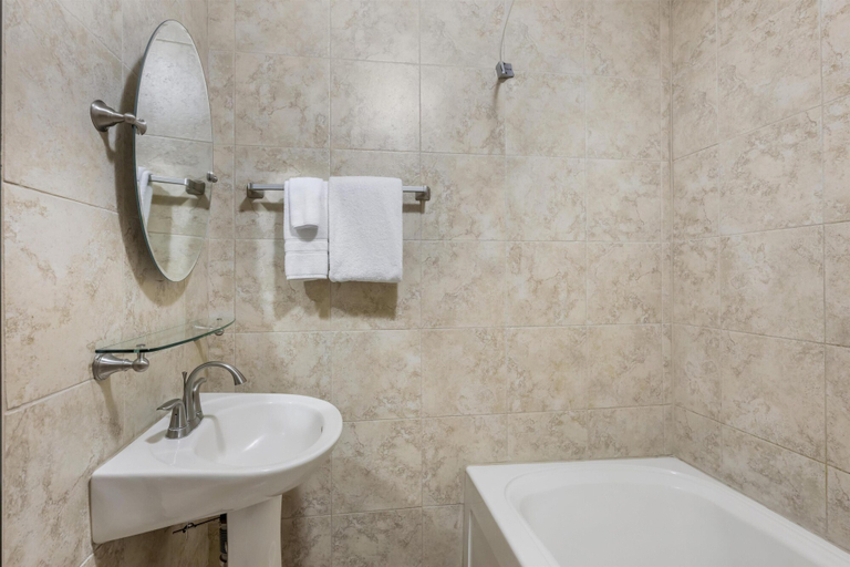 Bathroom 4, Best Western Plus Swiss Chalet Hotel & Suites, Reeves