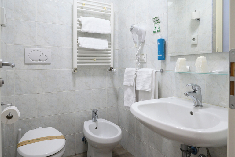 Bathroom 4, Hotel Casa Tra Noi, Roma