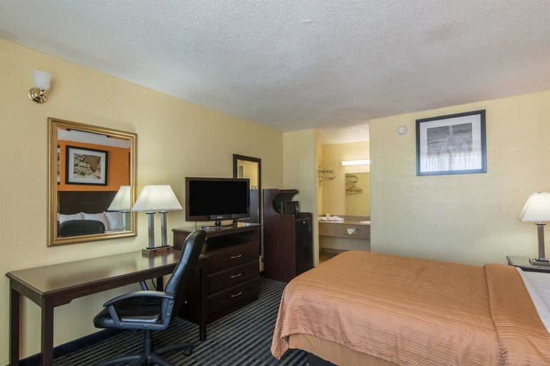 Bedroom 2, Motel 6 Liberal, KS, Seward