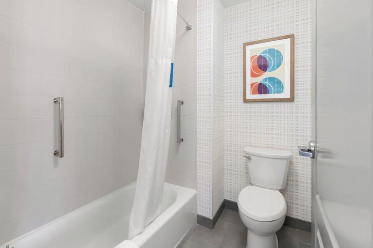 Bathroom 4, Hampton Inn & Suites New Castle, Lawrence