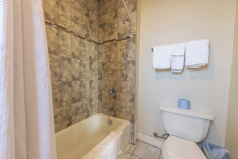 Bathroom 4, Prince Arthur Waterfront Hotel & Suites, Thunder Bay