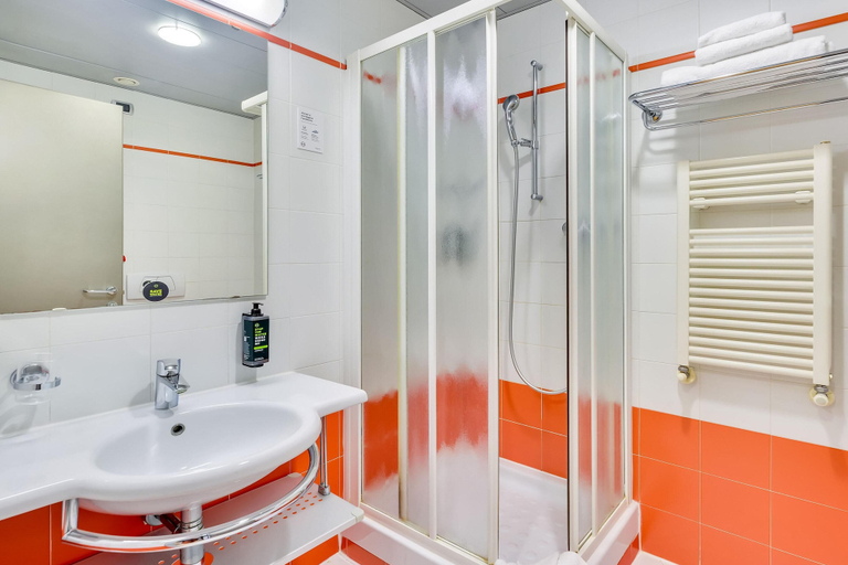 Bathroom 5, B&B Hotel Milano La Spezia, Milano