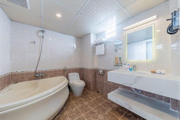 Bathroom 4, A25 Hotel - 137 Nguyen Du, Da Nang
