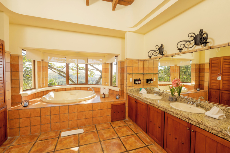 Bathroom 4, Borinquen Thermal Resort, Liberia