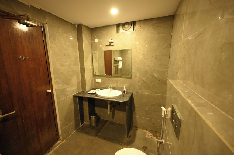 Bathroom 5, Spree One Resort And Convention Annavaram, East Godavari