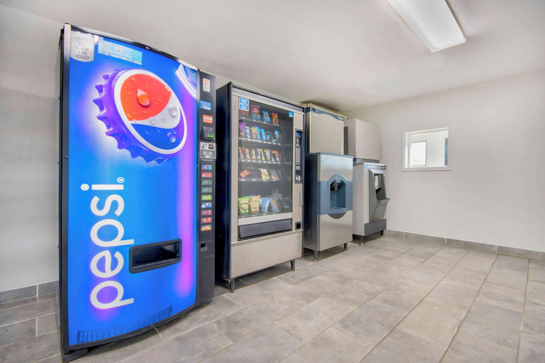 Food & Drinks 5, Motel 6 Russellville, AR, Pope