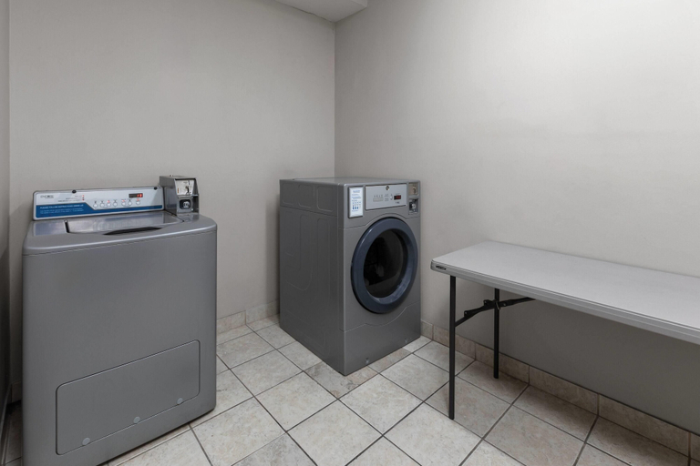 Bathroom 4, Days Inn & Suites by Wyndham Seaford, Sussex