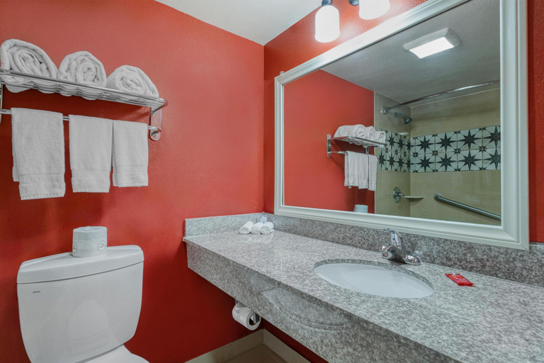 Bathroom 4, SureStay Hotel by Best Western Camarillo, Ventura