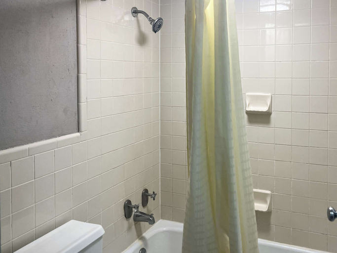 Bathroom 3, Motel 6 Lugoff, SC, Kershaw