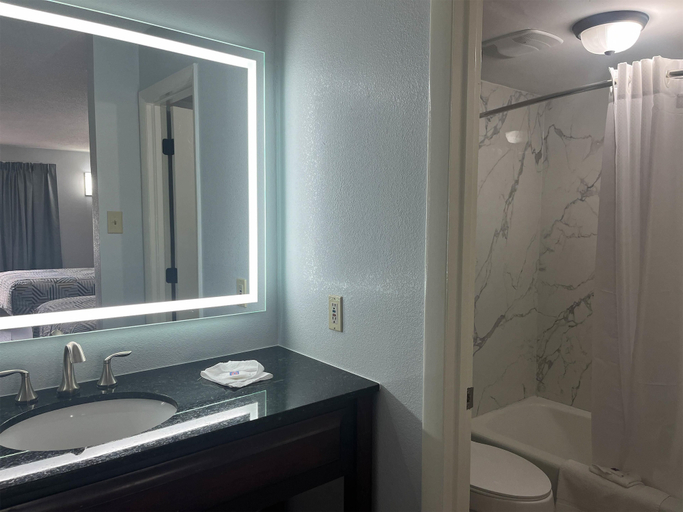Bathroom 4, Motel 6 – Spindale, NC – Forest City, Rutherford