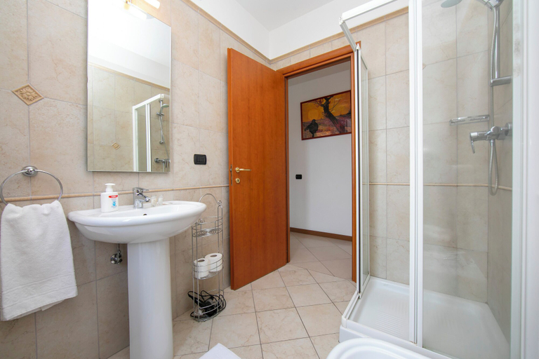 Bathroom 4, Villa Louise, Como