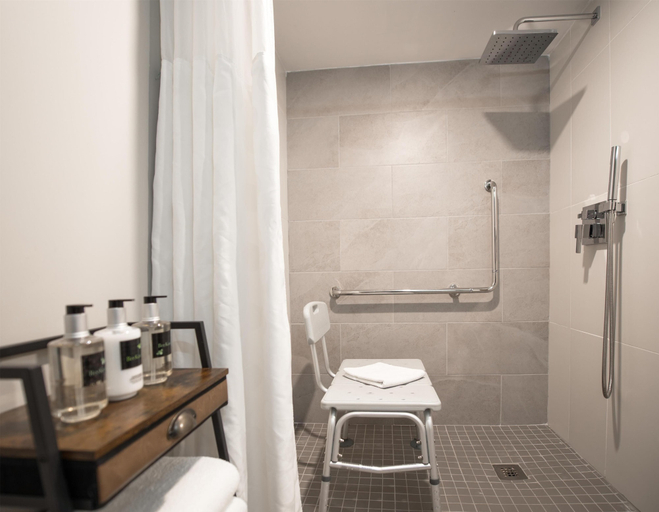 Bathroom 5, Coast Nisku Inn & Conference Centre, Division No. 11