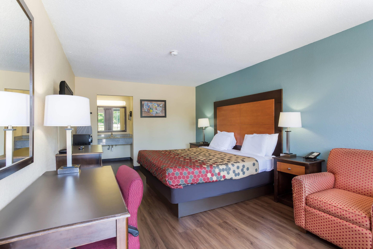 Bedroom 3, Econo Lodge Gallatin - Metro Nashville, Sumner