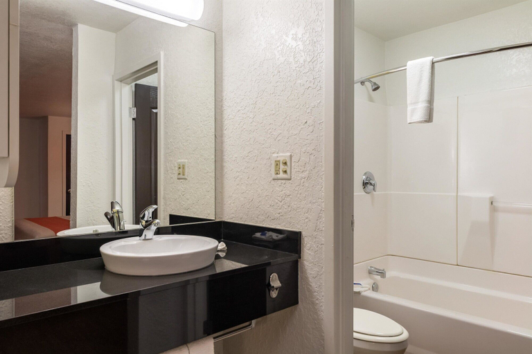 Bathroom 4, Motel 6 Uvalde, TX, Uvalde