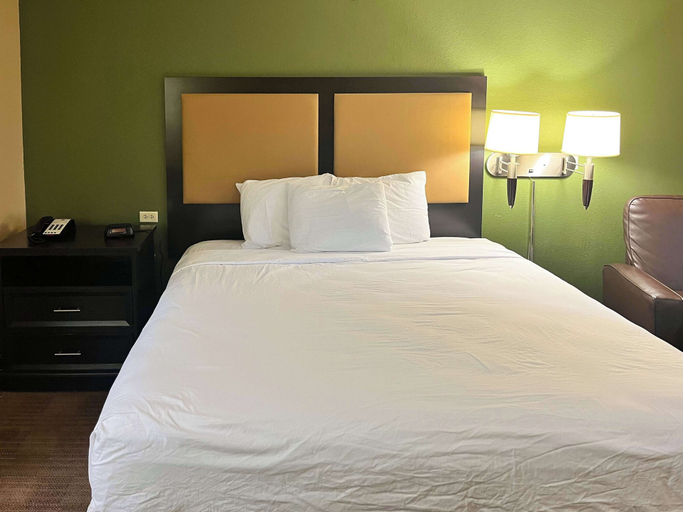 Bedroom 5, Studio 6 Memphis, TN – East Memphis, Shelby