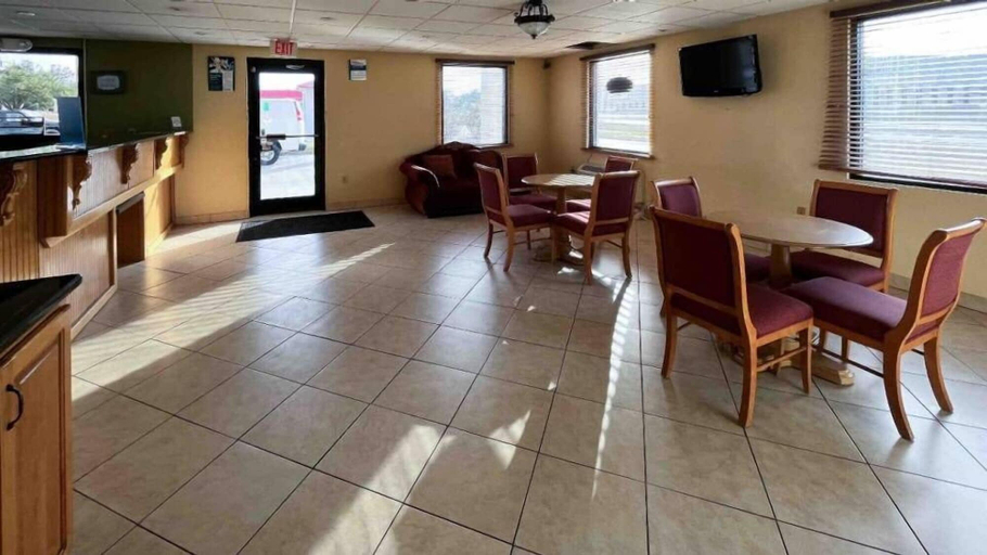 Others 5, Motel 6 Abbeville, AL, Henry