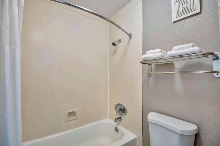 Bathroom 4, Motel 6 Bossier City, LA, Bossier