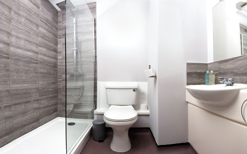 Bathroom 3, Yarnfield Park Training Centre, Staffordshire
