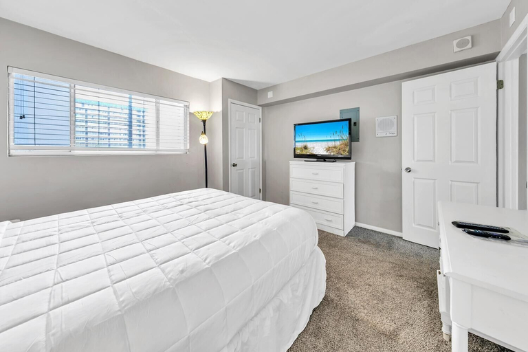 Bedroom 3, Regency Towers 623, Bay