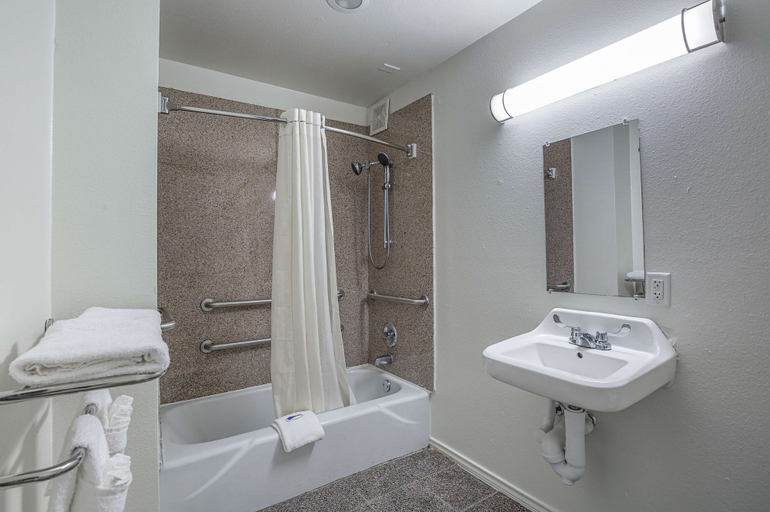 Bathroom 4, Motel 6 Pasadena, TX, Houston