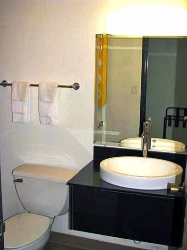 Bathroom 5, Motel 6 South Haven, KS, Sumner