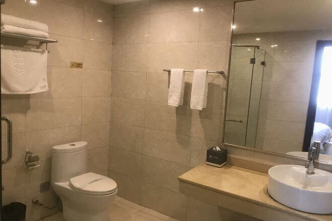 Bathroom 3, Yanshi Hotel, Luoyang