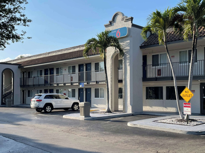 Exterior & Views 2, Motel 6 Riviera Beach, FL, Palm Beach