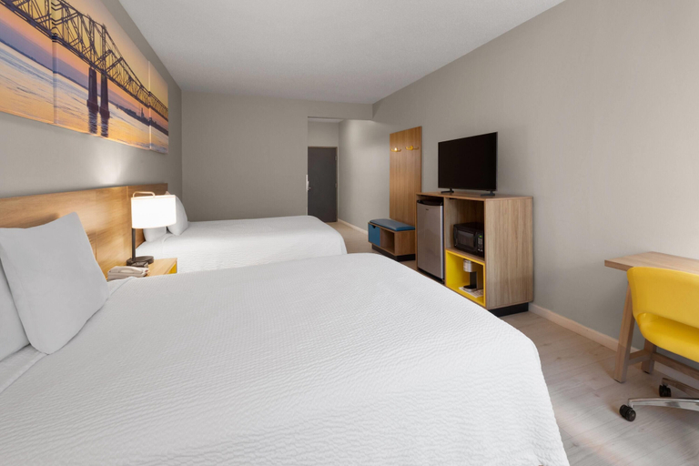 Bedroom 3, Days Inn & Suites by Wyndham Seaford, Sussex