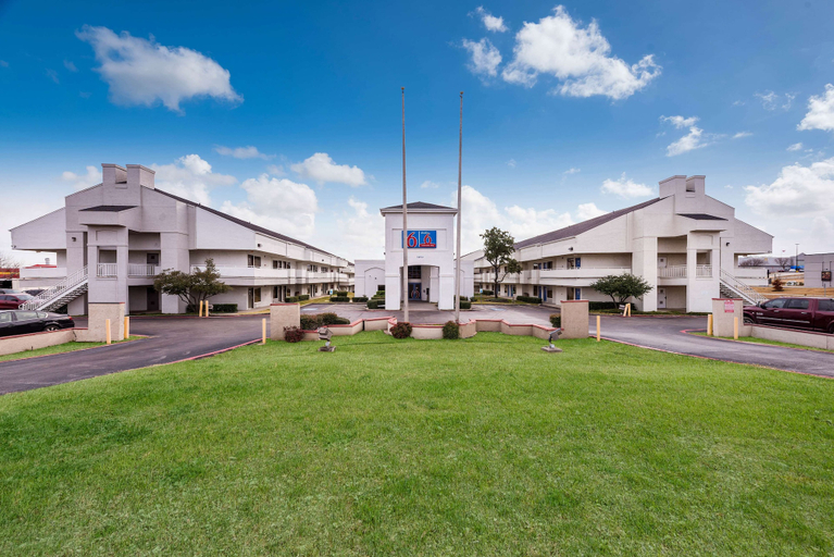 Exterior & Views 2, Motel 6 Irving, TX - Irving DFW Airport East, Irving