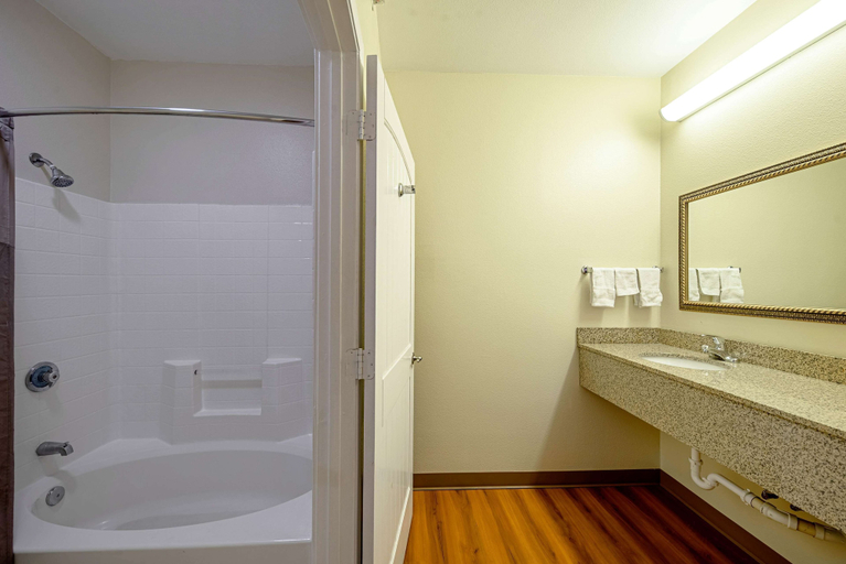 Bathroom 5, Motel 6 Rhome, TX, Wise