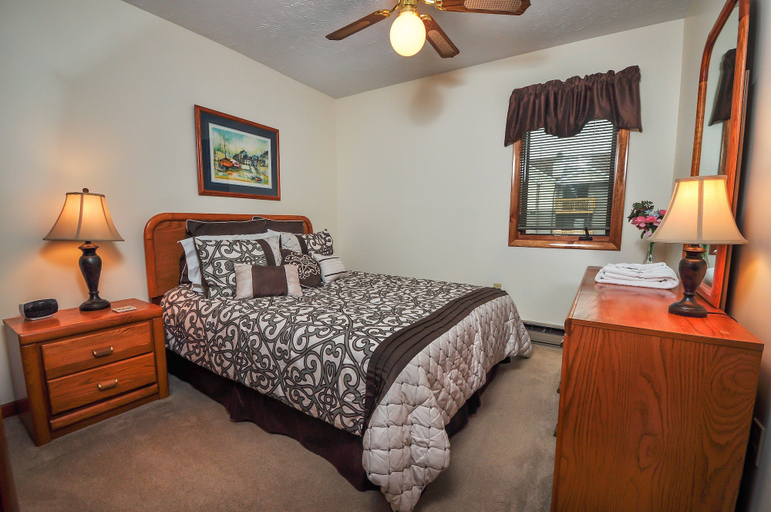 Bedroom 2, Ski Harbor 07 by Taylor Made Deep Creek, Garrett