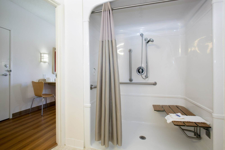 Bathroom 4, Motel 6 Minneapolis-Brooklyn Center, Hennepin