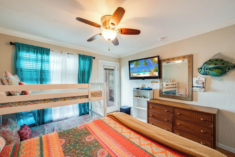 Bedroom 3, Gulf Breeze by Silver Sands Vacation Rentals, Nueces